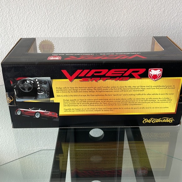 1/18 Red American Muscle Dodge Viper SRT-10 - Picture 3 of 3